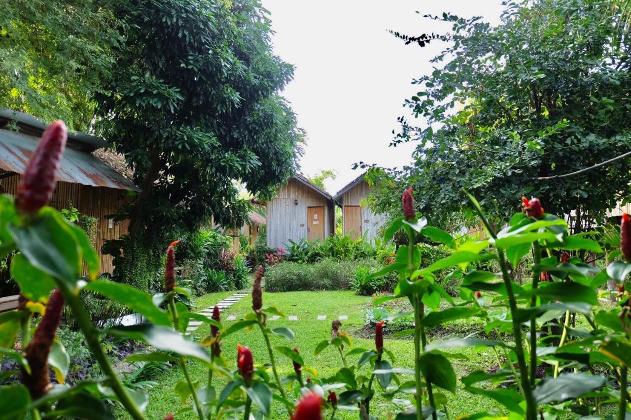 Lanna House Lanna Hut Chiangmai Bed & Breakfast เชียงใหม่ ภายนอก รูปภาพ