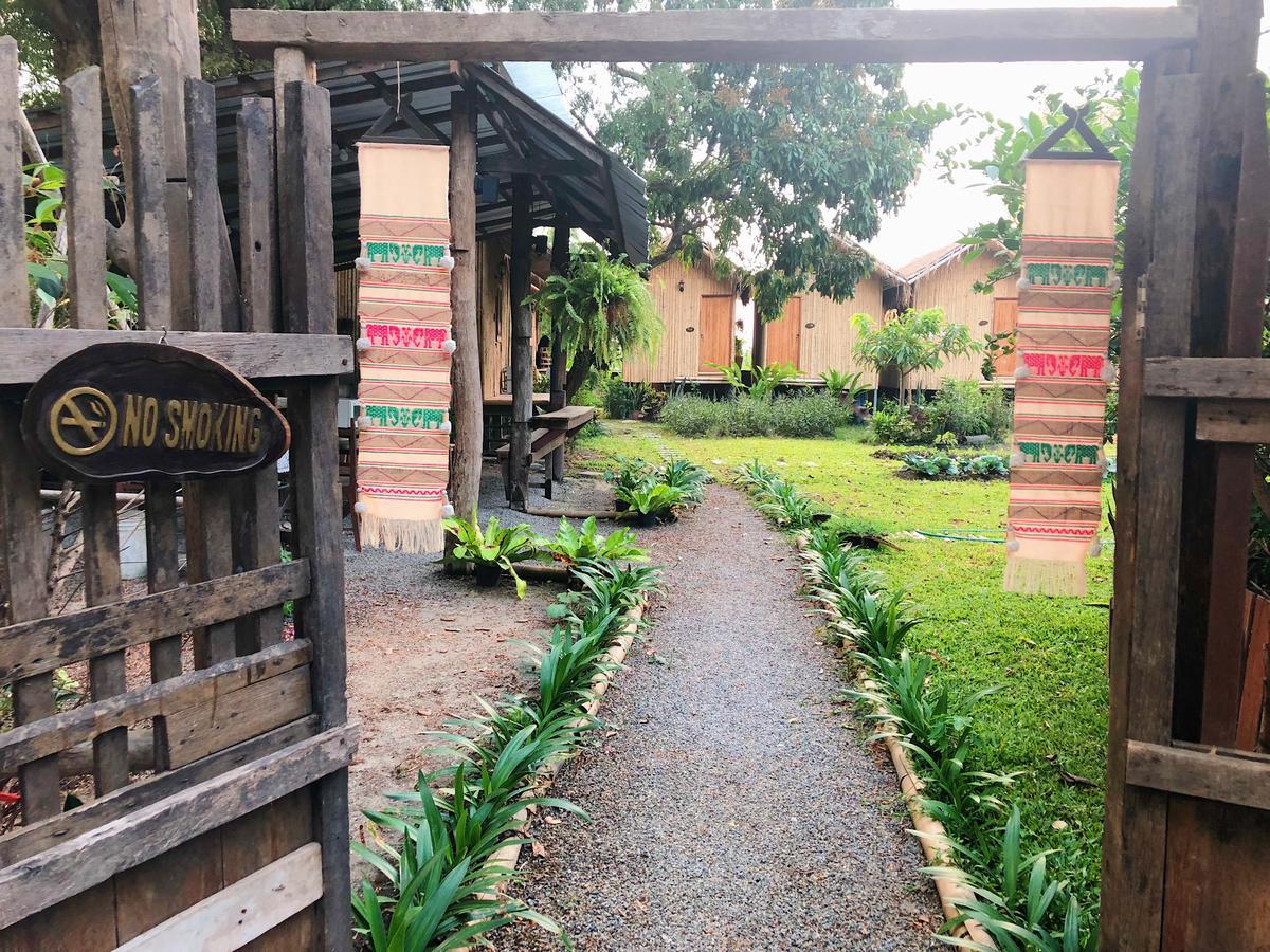 Lanna House Lanna Hut Chiangmai Bed & Breakfast เชียงใหม่ ภายนอก รูปภาพ